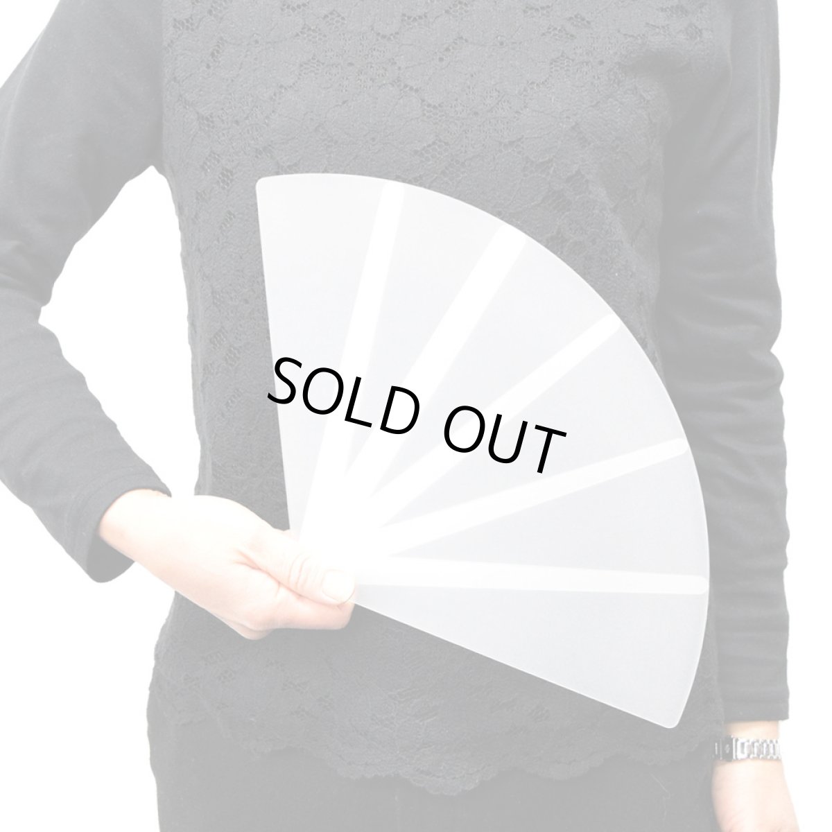 画像6: 丸洗い可能 プラスチック扇子 半透明ホワイト (6)