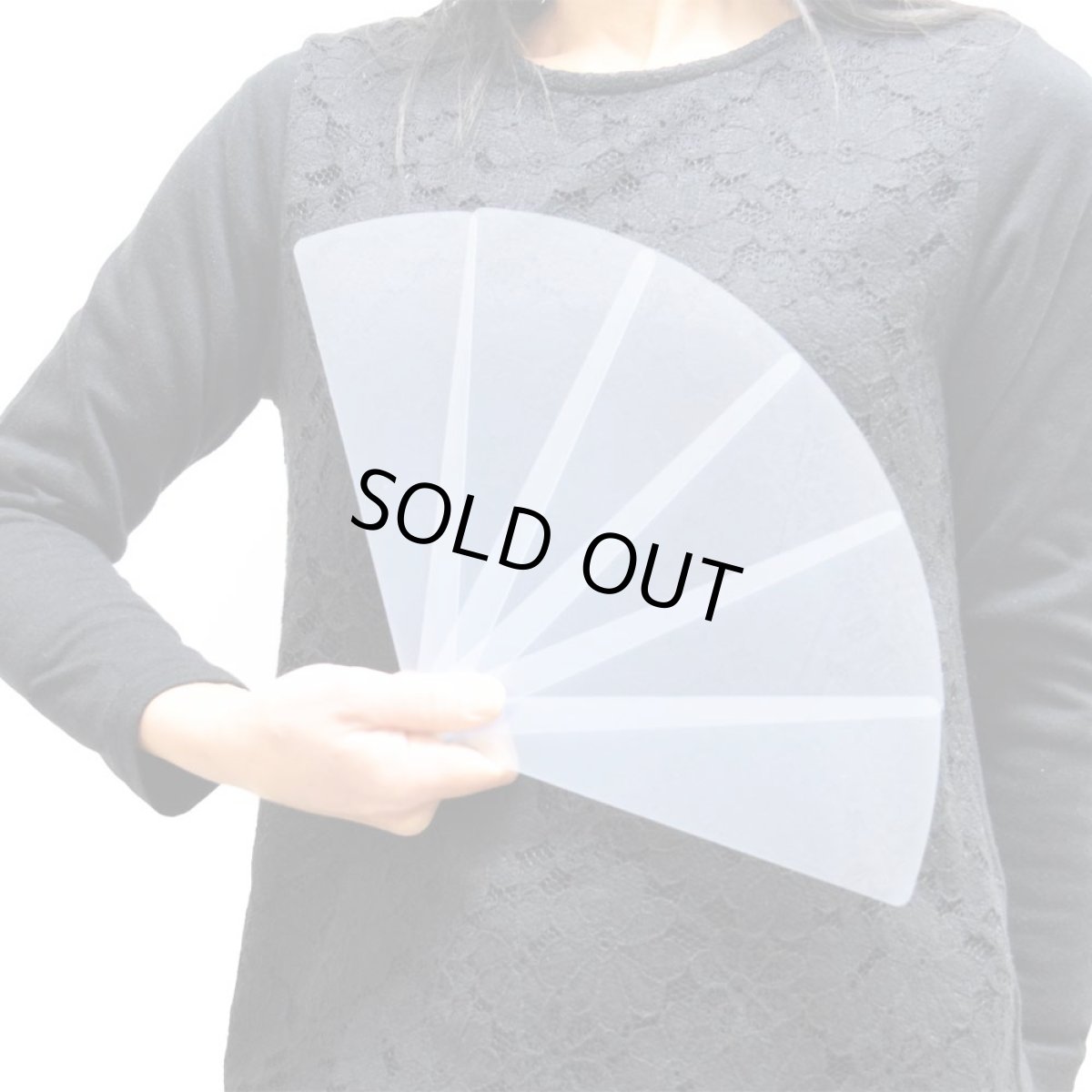 画像3: 丸洗い可能 プラスチック扇子 透明ブルー  (3)